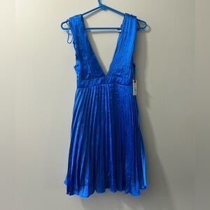 NWT - Sincerely Jules: Cobalt Blue Pleated V-Neckline Dress small‎